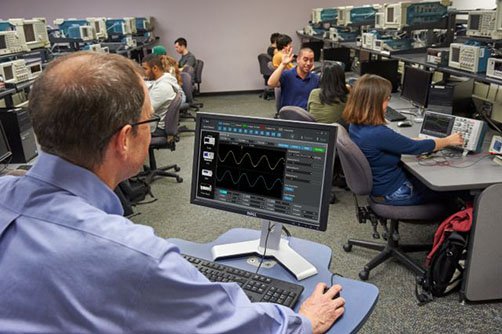 tbs2000-education-oscilloscope.jpg TBS2000 适用实验室和教室的强大的学习工具